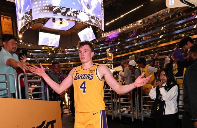 开云体育-湖人新惊喜！23岁菜鸟崛起：三分5中5变詹皇绝配