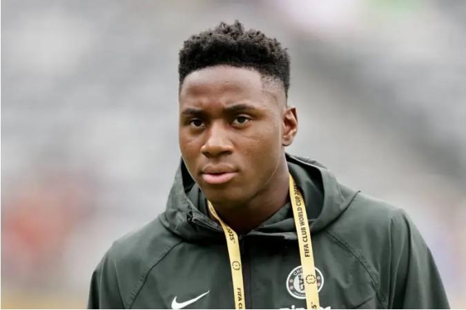 TA：切尔西担心埃苏戈至少缺阵12周，可能明年才能复出