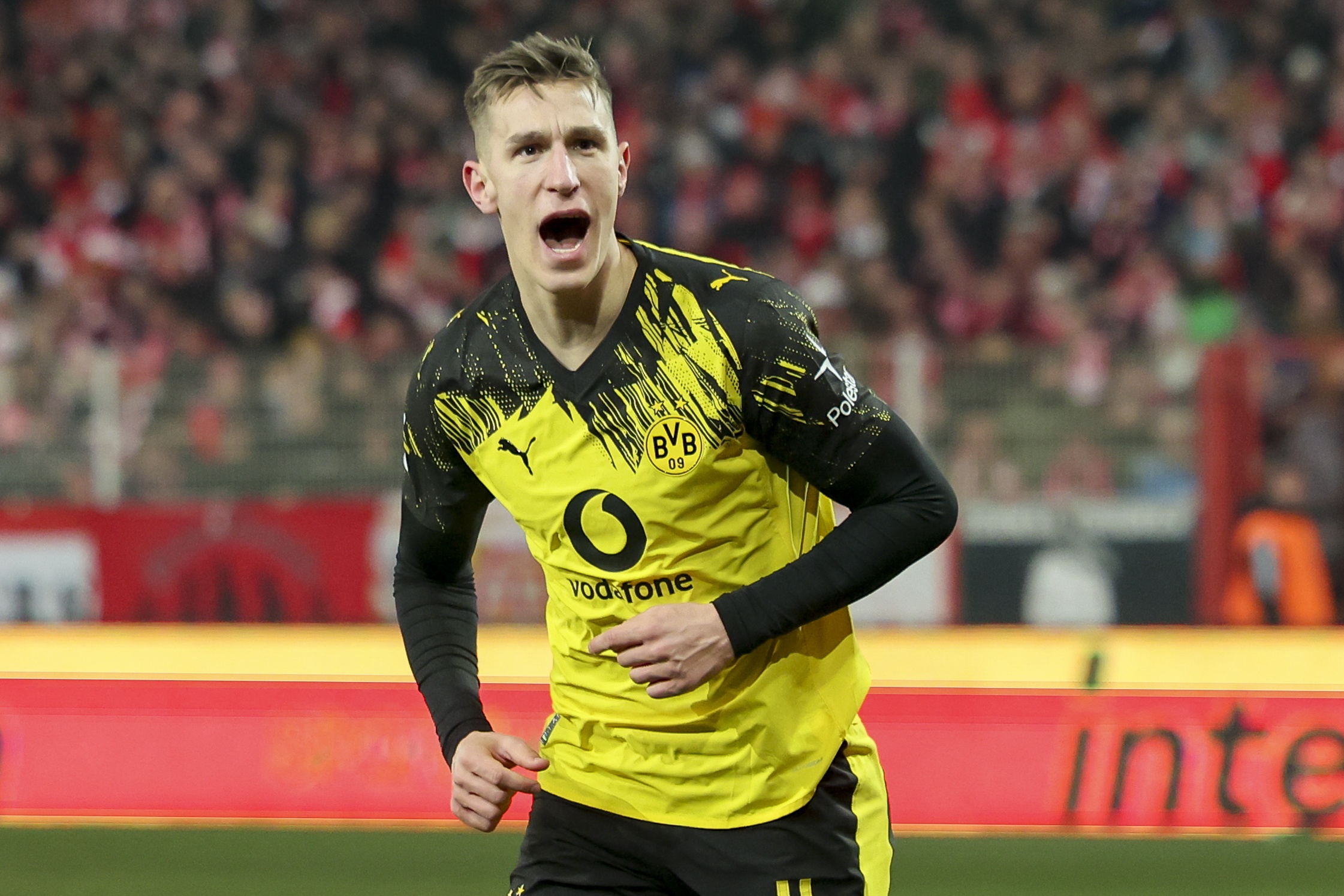 记者:皇马和利物浦有意施洛特贝克,多特提出丰厚合同希望其留队